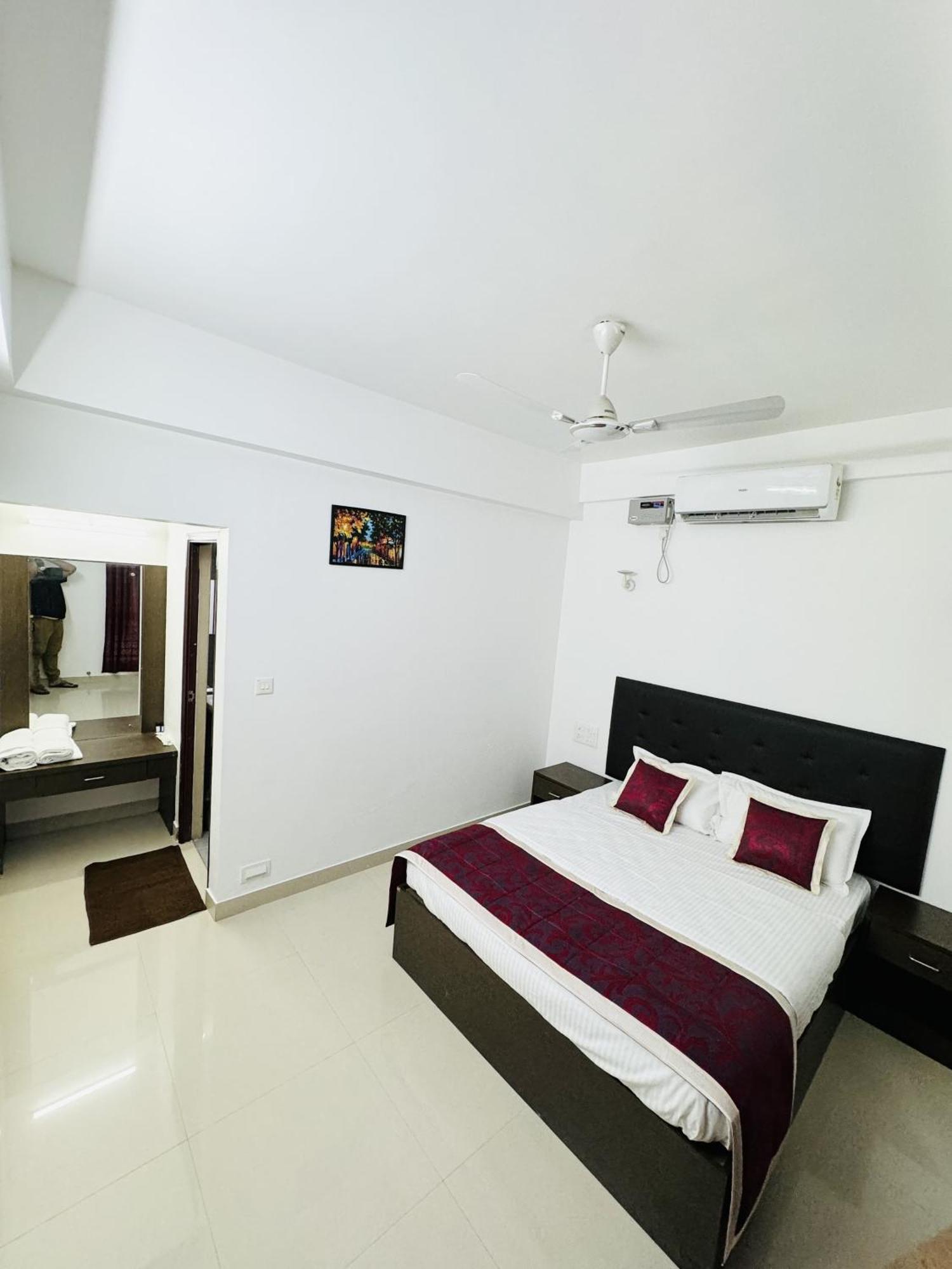 Royal International Hotel Trippapur Exterior foto