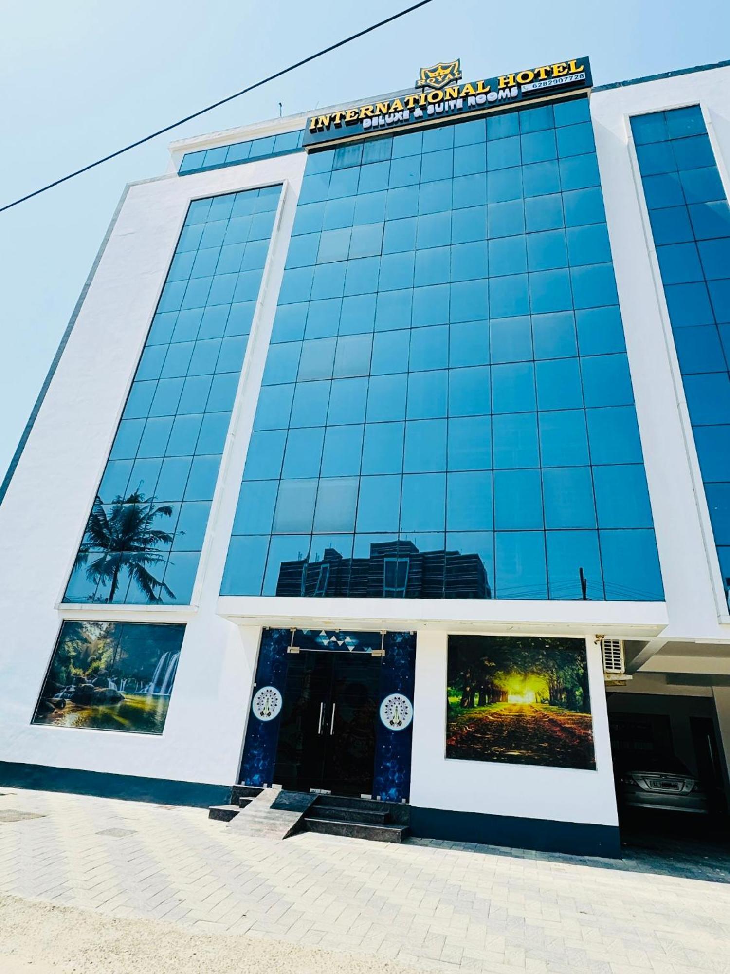 Royal International Hotel Trippapur Exterior foto