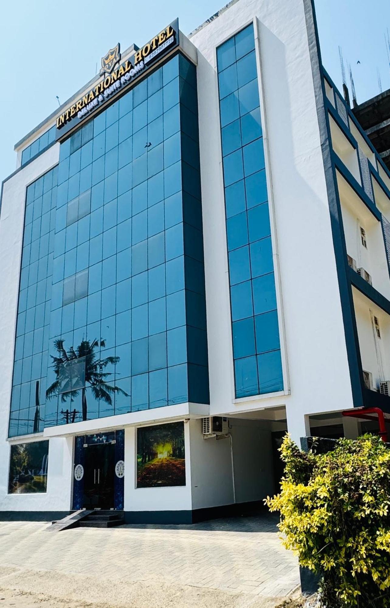 Royal International Hotel Trippapur Exterior foto