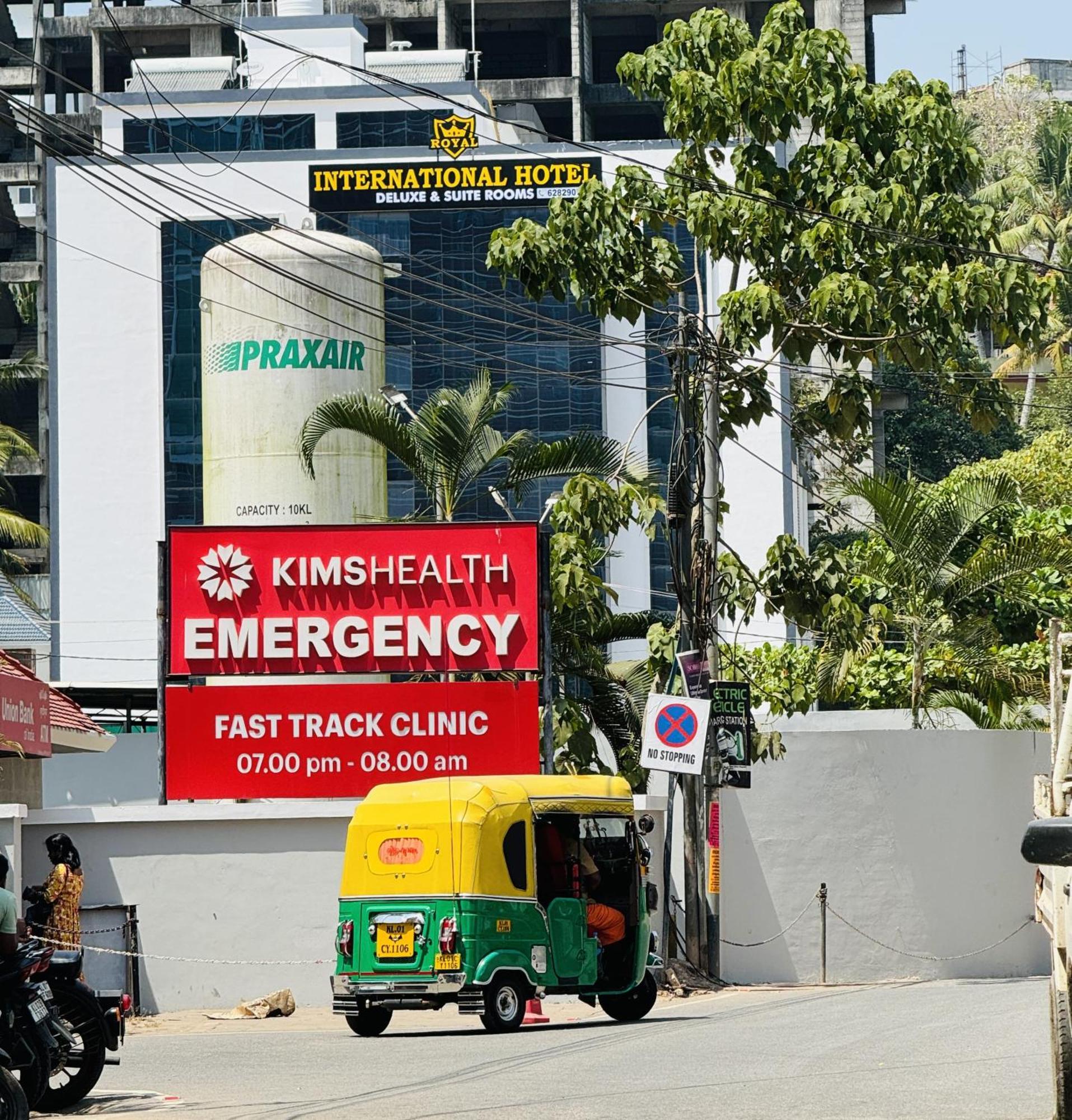 Royal International Hotel Trippapur Exterior foto