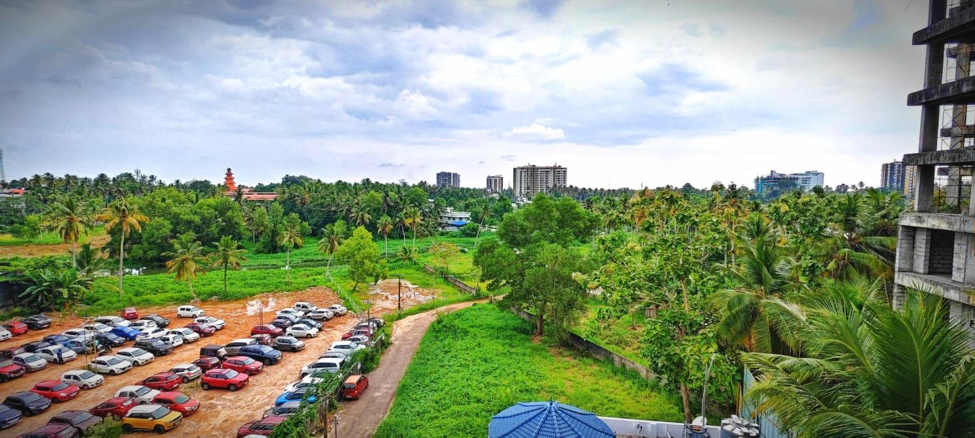 Royal International Hotel Trippapur Exterior foto